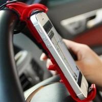 Petİnka® Araç içi Direksiyon Arası Pratik Telefon Navigasyon Tutucu Alet